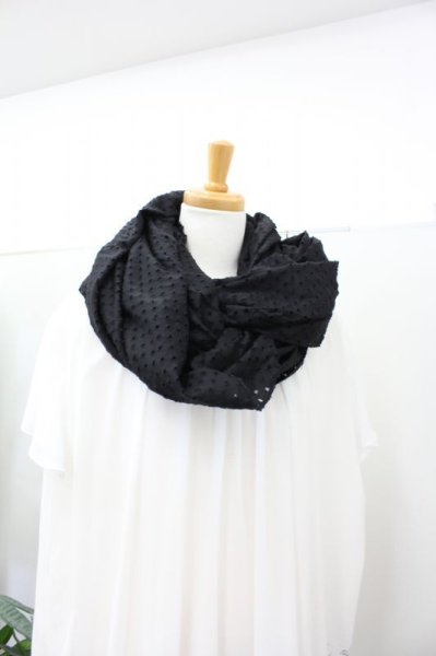 画像2: パンチングストール　ブラック (2)